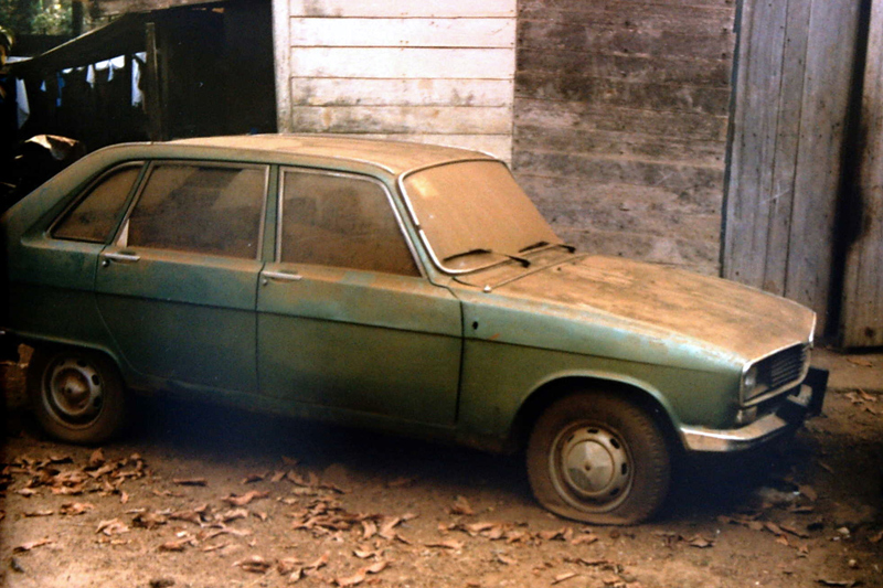 Mit dem Renault 16 durch Kamerun - so wurde der Wagen aufgefunden (© Detlev Saat)